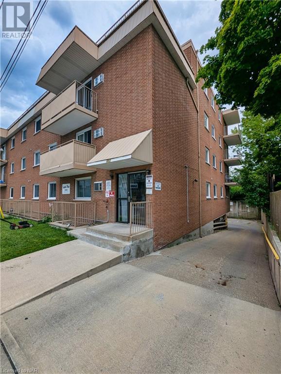 4692 Crysler Avenue Unit# 305, Niagara Falls, Ontario  L2E 3V8 - Photo 2 - 40615107