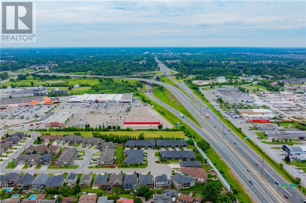 7276 Optimist Lane Lane Unit# 5, Niagara Falls, Ontario  L2E 0B3 - Photo 2 - 40618396