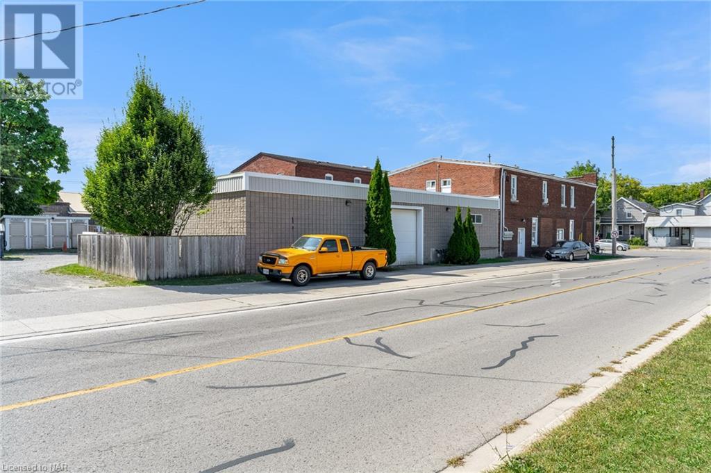 192/194 Burgar Street, Welland, Ontario  L3B 2T4 - Photo 3 - 40641553