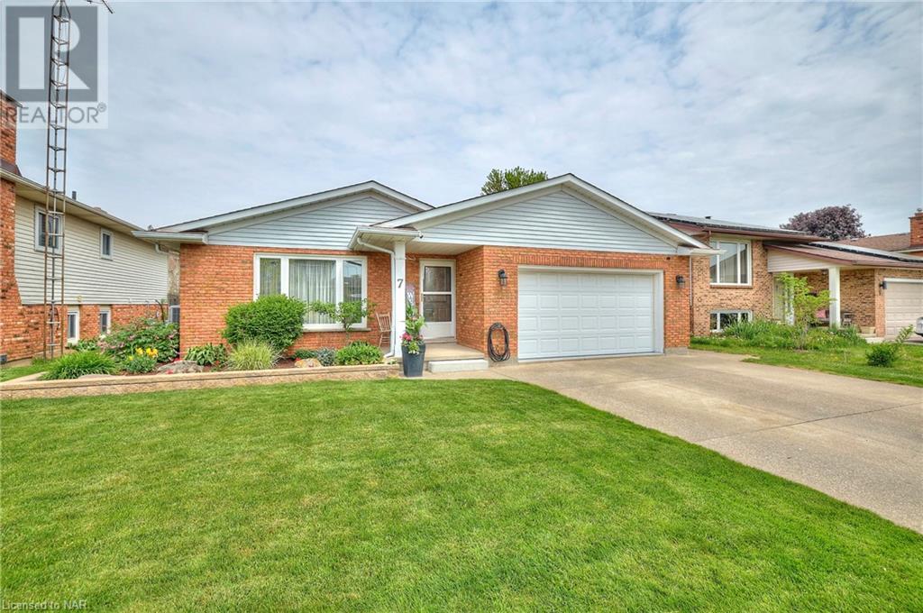 7 HUNTINGTON LANE, st. catharines (453 - grapeview), Ontario