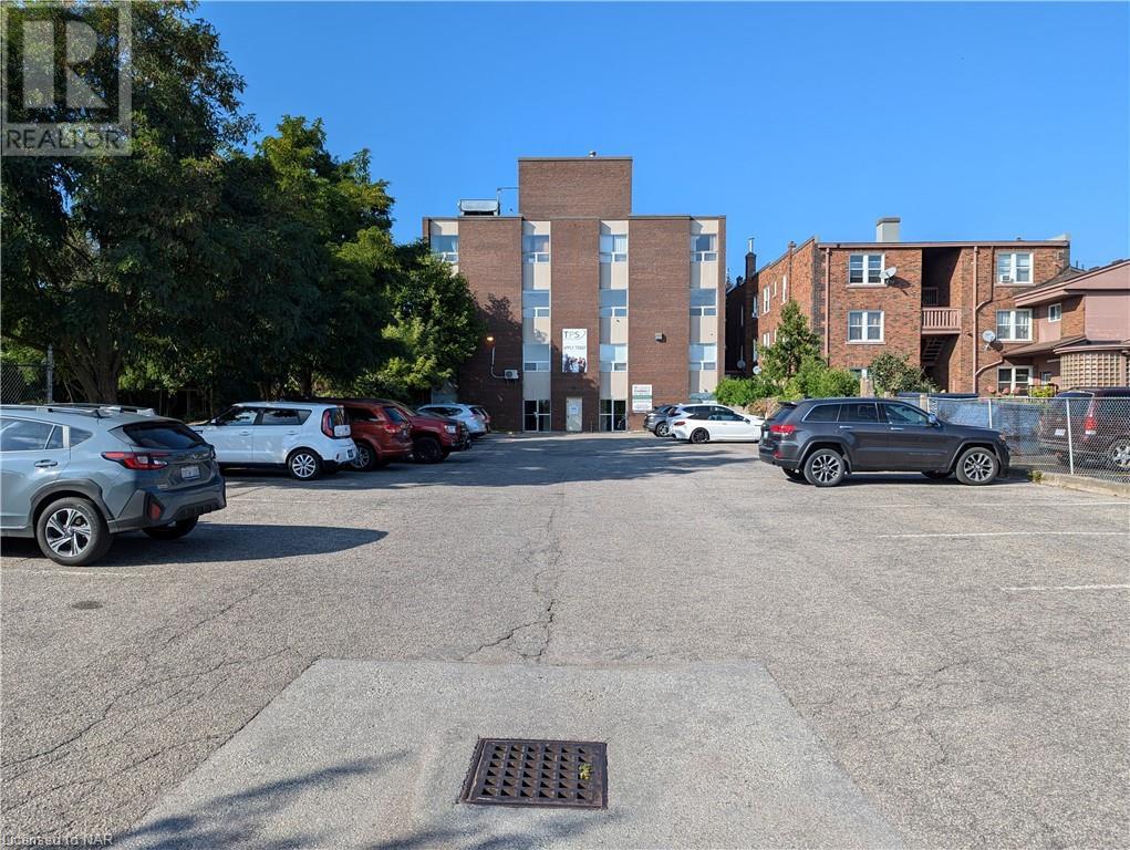 302 - 112 Queenston Street, St. Catharines (450 - E. Chester), Ontario  L2R 2Z4 - Photo 3 - X9414020