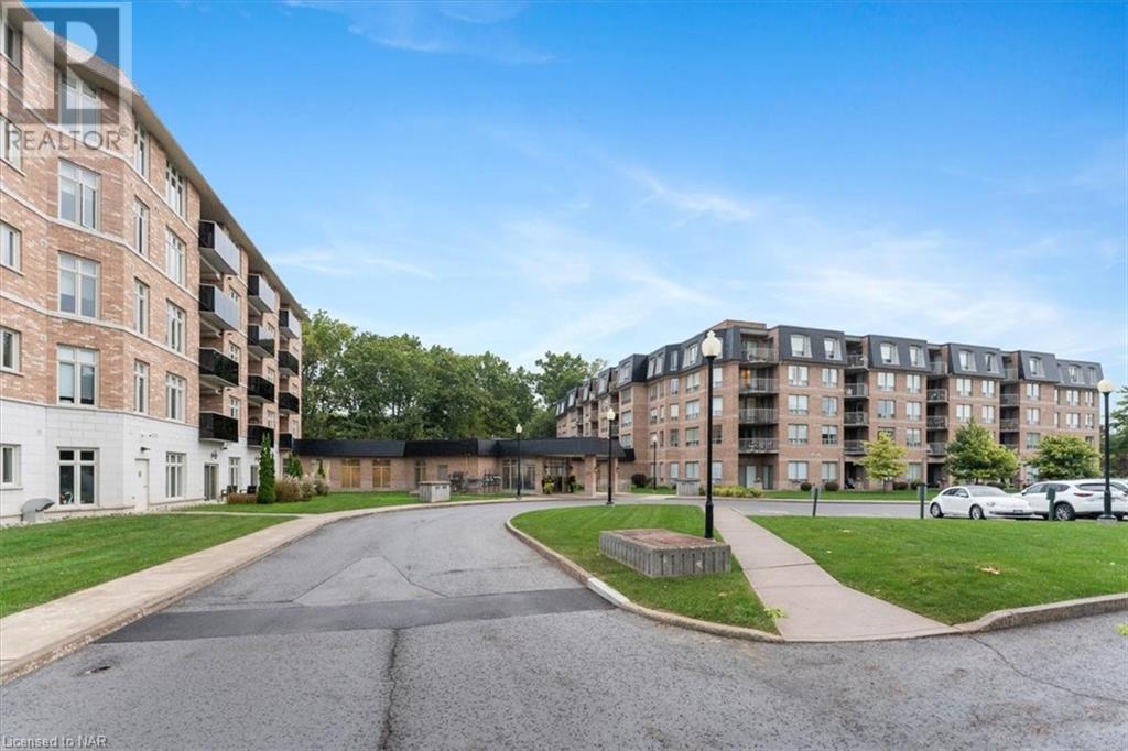 8111 Forest Glen Drive Unit# 320, Niagara Falls, Ontario  L2H 2Y7 - Photo 2 - 40654048