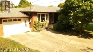 25 Prince Edward Drive, St. Catharines (443 - Lakeport), Ontario  L2N 3G9 - Photo 3 - X9414835