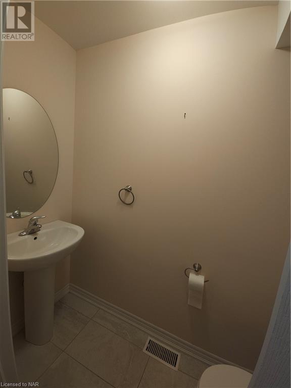 7768 Ascot Circle Unit# 7, Niagara Falls, Ontario  L2H 3P9 - Photo 10 - 40660446