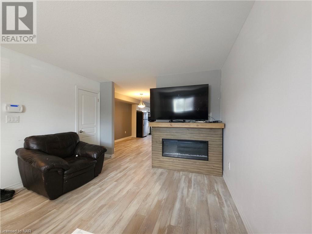 7768 Ascot Circle Unit# 7, Niagara Falls, Ontario  L2H 3P9 - Photo 5 - 40660446