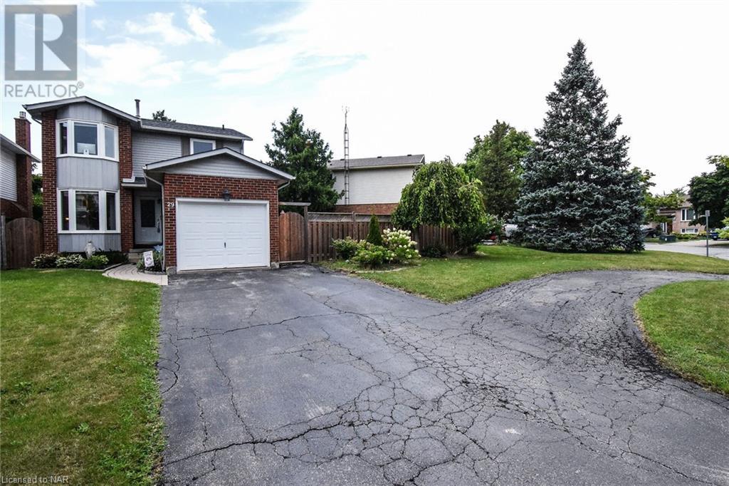 29 Capri Street, Thorold (558 - Confederation Heights), Ontario  L2V 4W7 - Photo 2 - X9415345