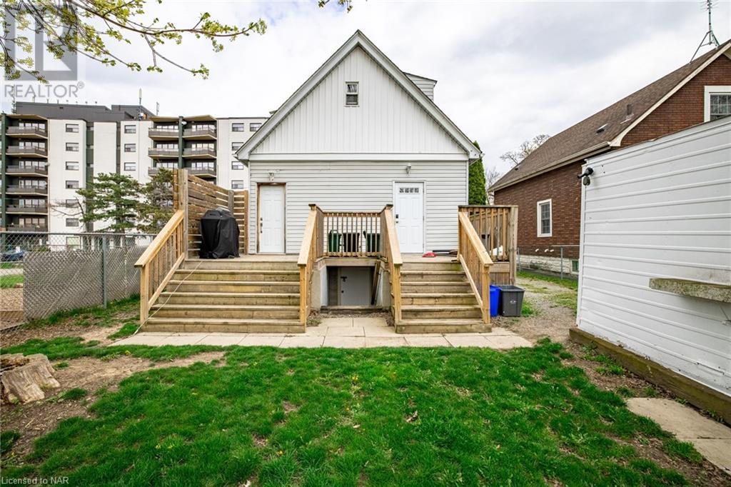 27 Ida Street, St. Catharines, Ontario  L2R 3X2 - Photo 3 - 40665080