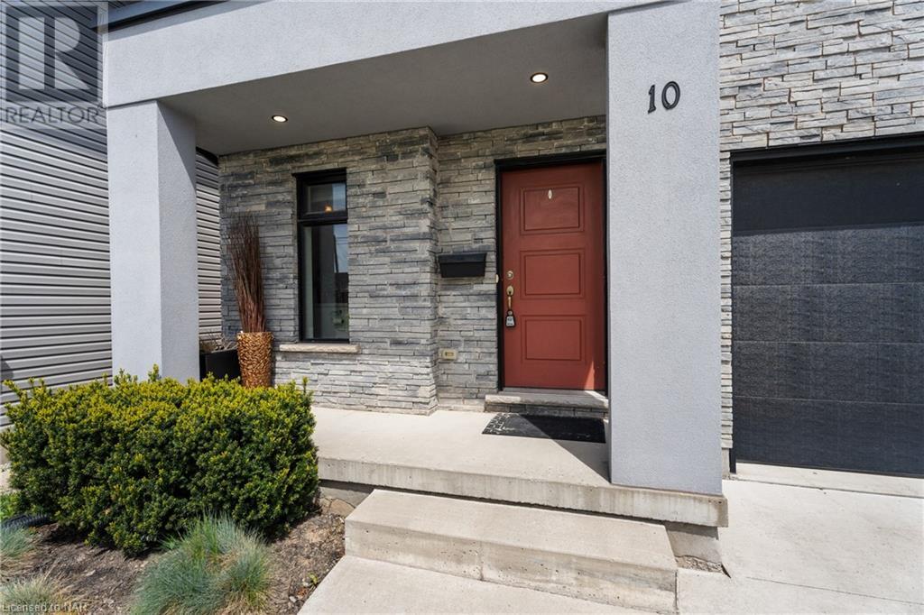 10 Leeson Street, St. Catharines (460 - Burleigh Hill), Ontario  L2T 2R1 - Photo 2 - X10413766