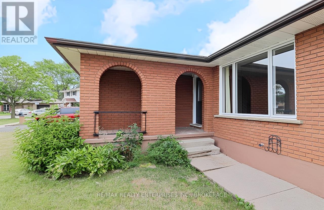 140 Westwood Crescent, Welland, Ontario  L3C 4R3 - Photo 2 - X9387257