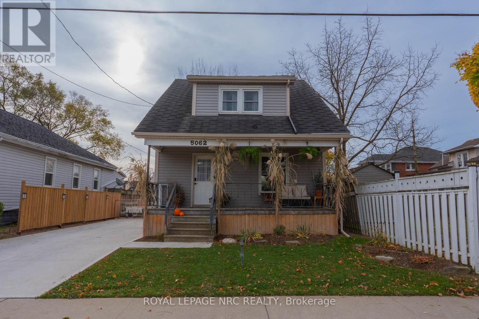 5062 Maple Street, Niagara Falls (211 - Cherrywood), Ontario  L2E 2N1 - Photo 2 - X10425495