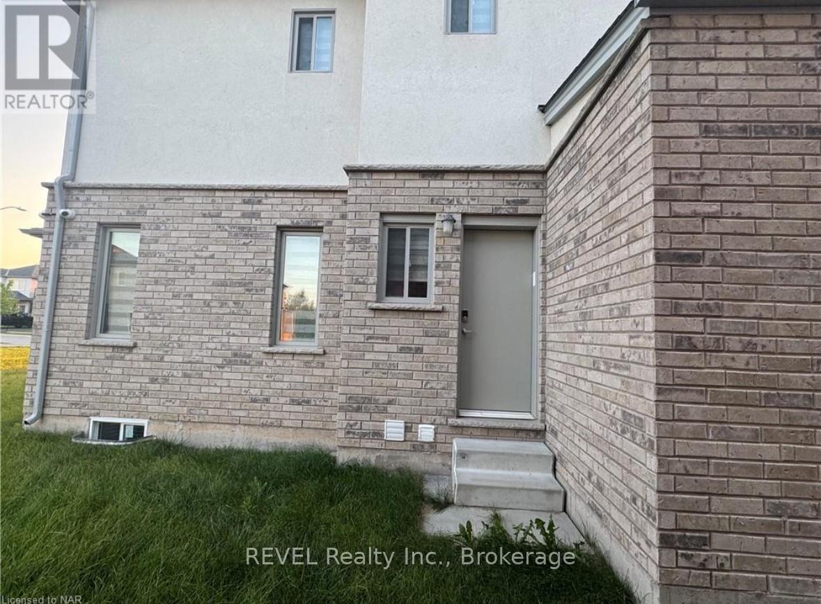 Lower - 186 Mccabe Avenue N, Welland (773 - Lincoln/crowland), Ontario  L3B 0H6 - Photo 2 - X10431663