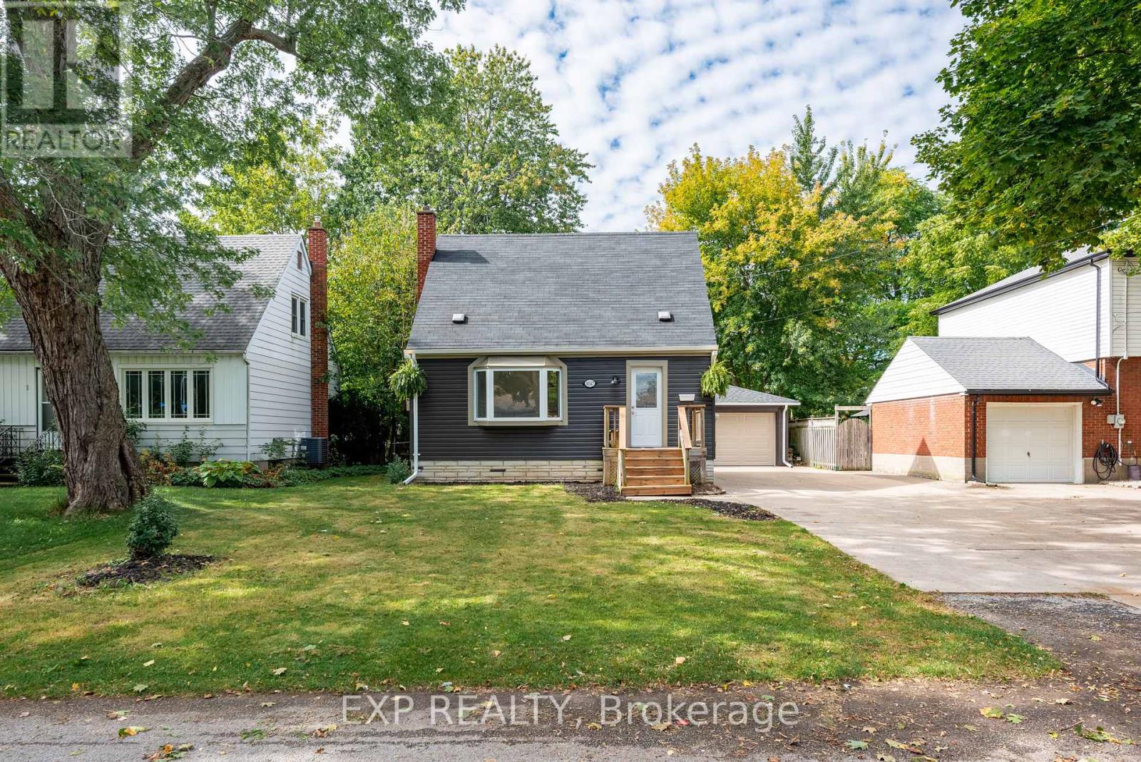 3047 Saint Patrick Avenue, Niagara Falls (206 - Stamford), Ontario  L2J 2M7 - Photo 3 - X10431827