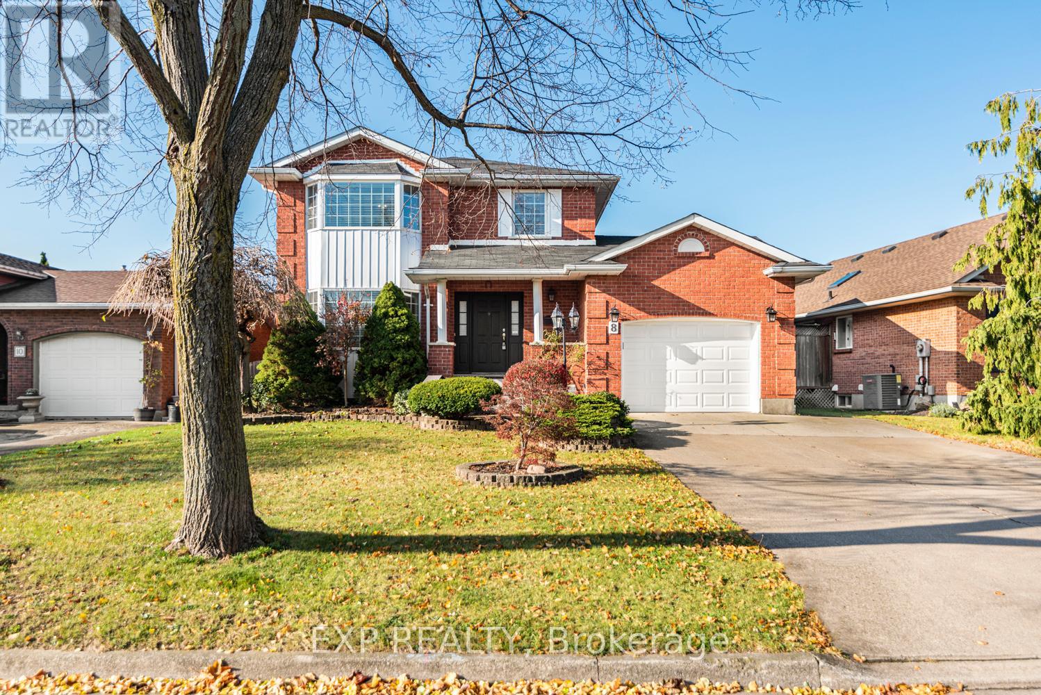 8 Donalda Court, St. Catharines (444 - Carlton/bunting), Ontario  L2M 7E7 - Photo 2 - X10432038