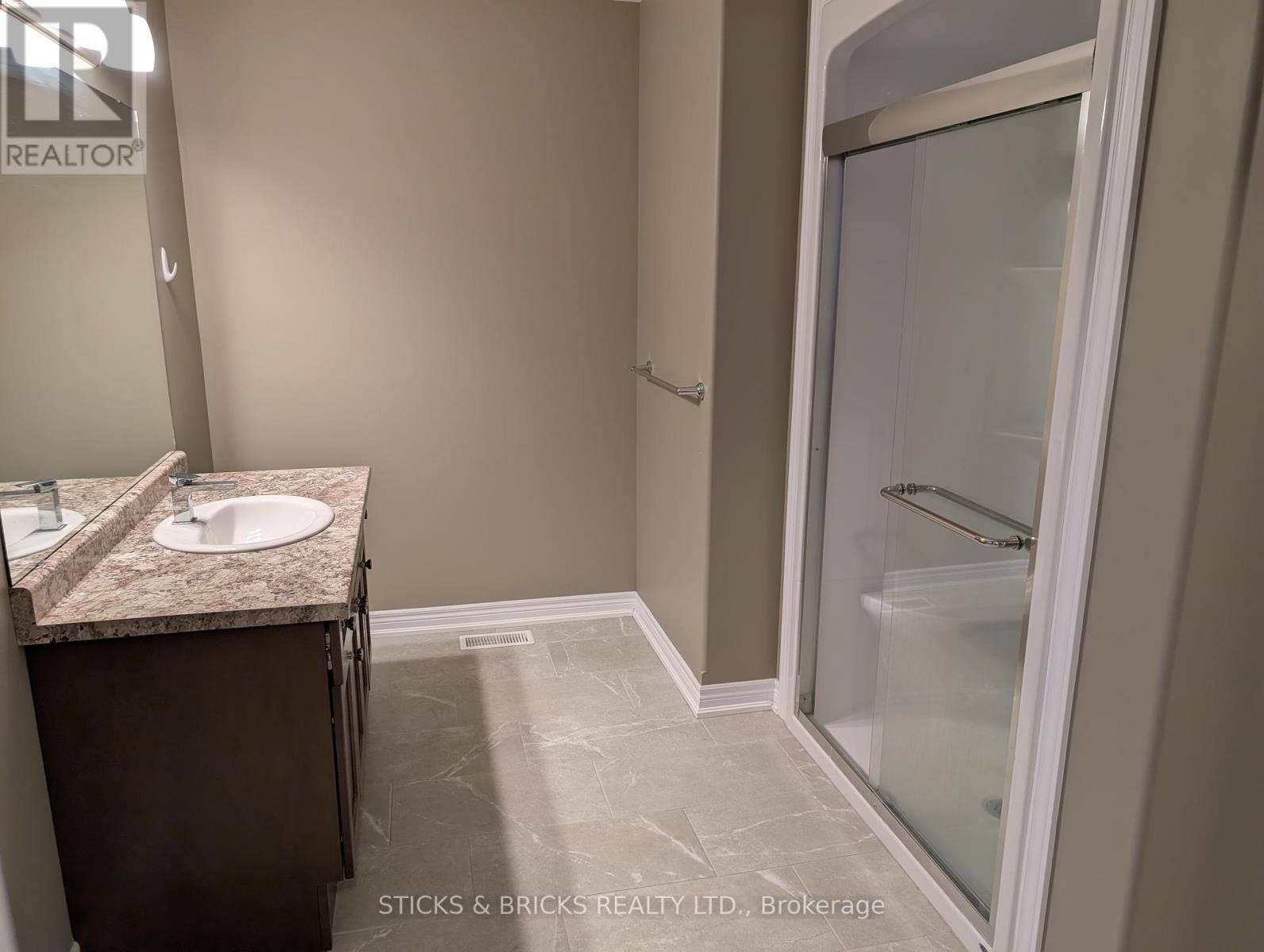 32 Spring Crest Way, Thorold, Ontario  L2V 0J8 - Photo 12 - X10433615