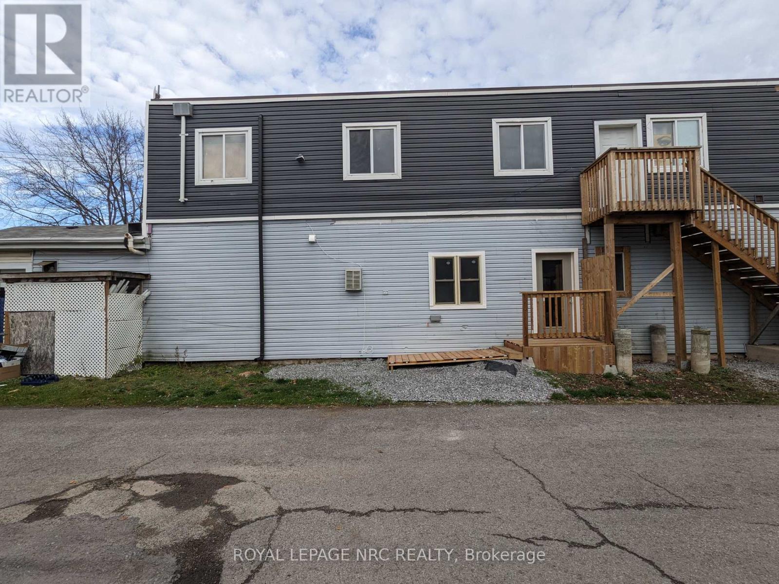 3 - 74 Queens Circle, Fort Erie (337 - Crystal Beach), Ontario  L0S 1B0 - Photo 2 - X10874813