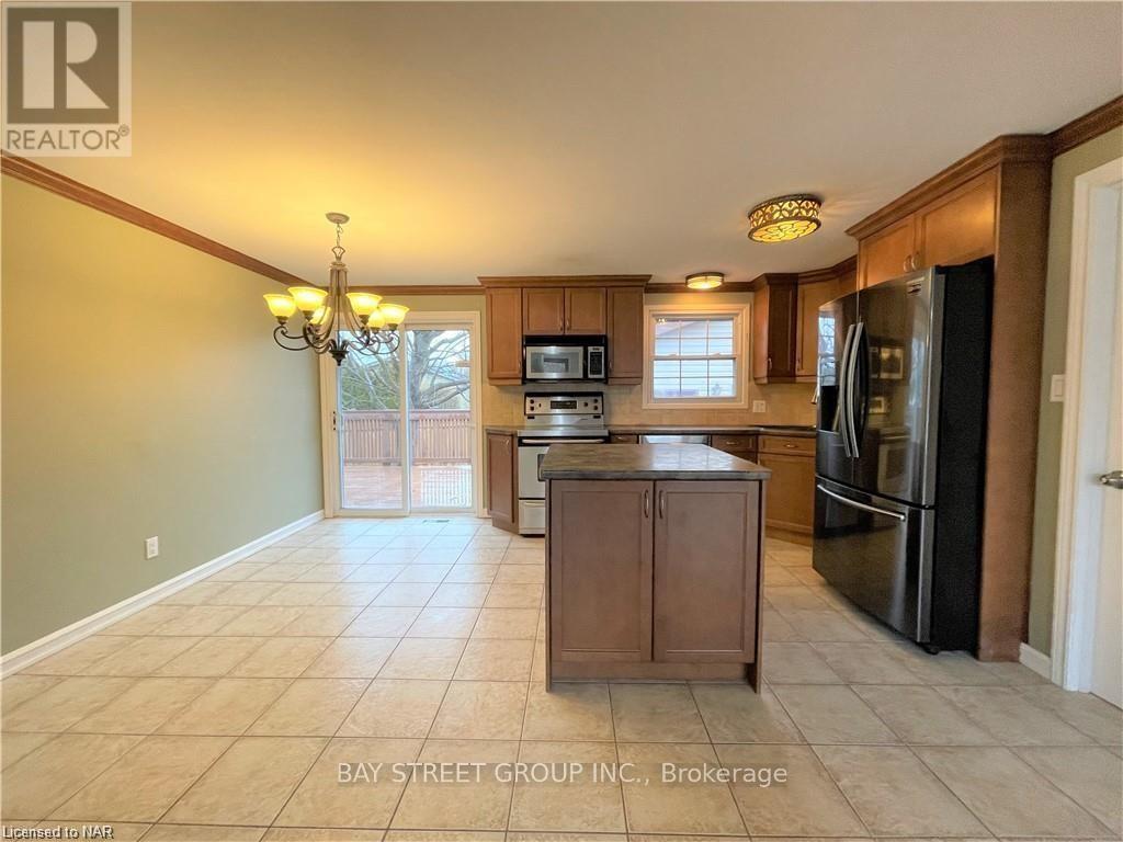 Upper - 75 Bula Drive, St. Catharines (443 - Lakeport), Ontario  L2N 6R7 - Photo 3 - X11883628