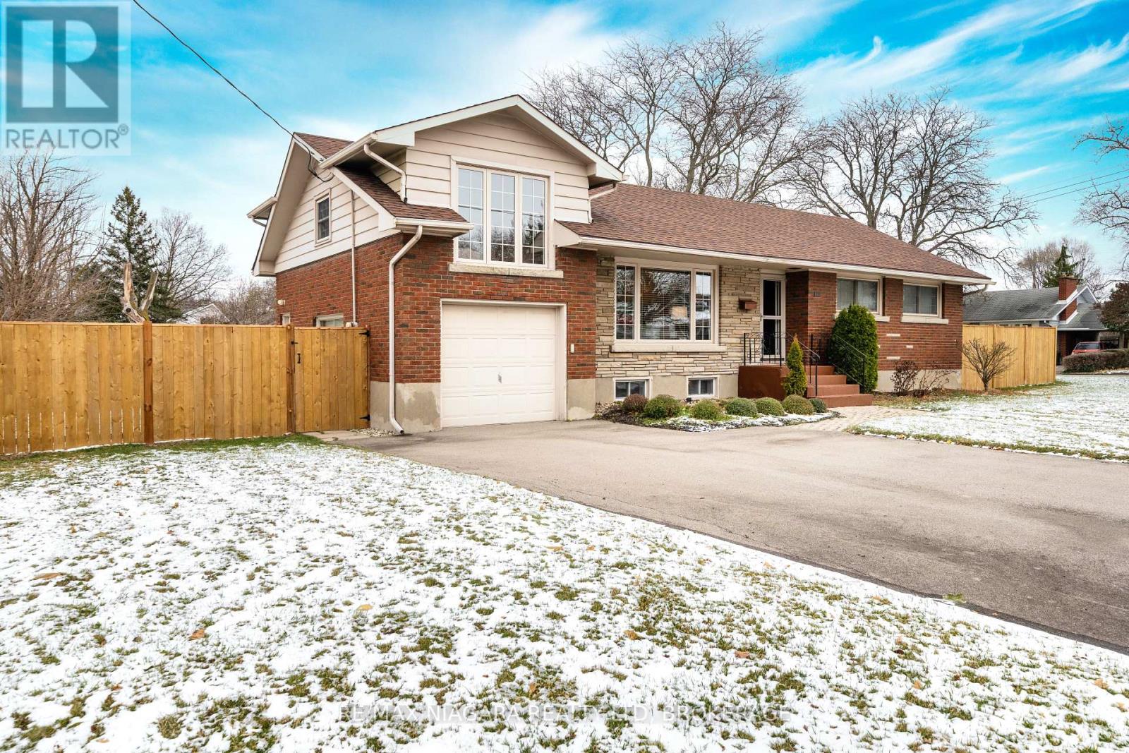 29 Elm Ridge Drive, St. Catharines (461 - Glendale/glenridge), Ontario  L2T 2A7 - Photo 2 - X11887064