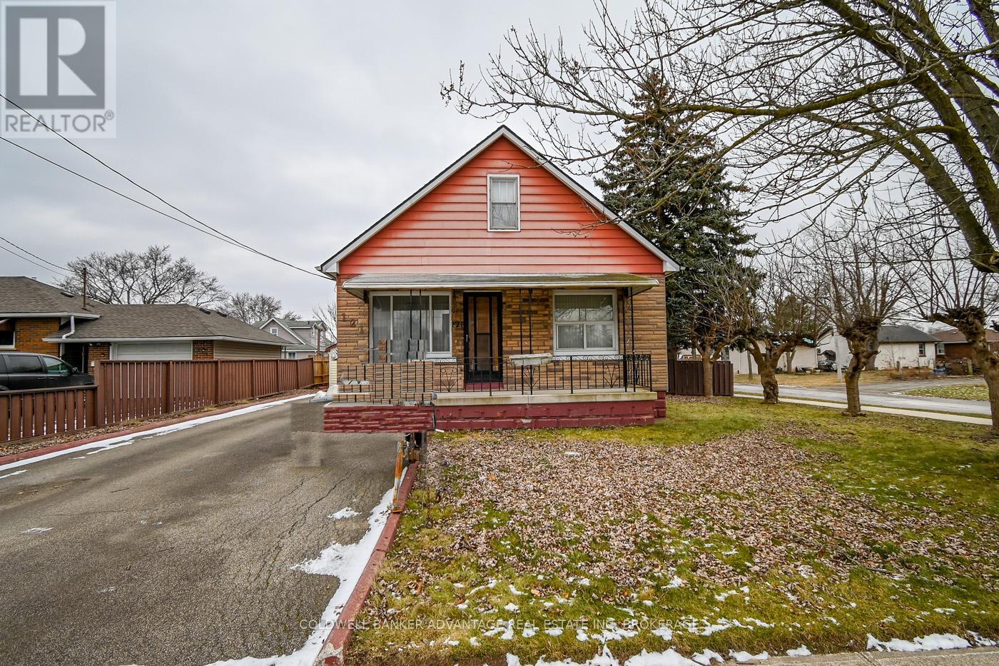 121 St. Augustine Avenue, Welland (772 - Broadway), Ontario  L3C 2K8 - Photo 2 - X11919397