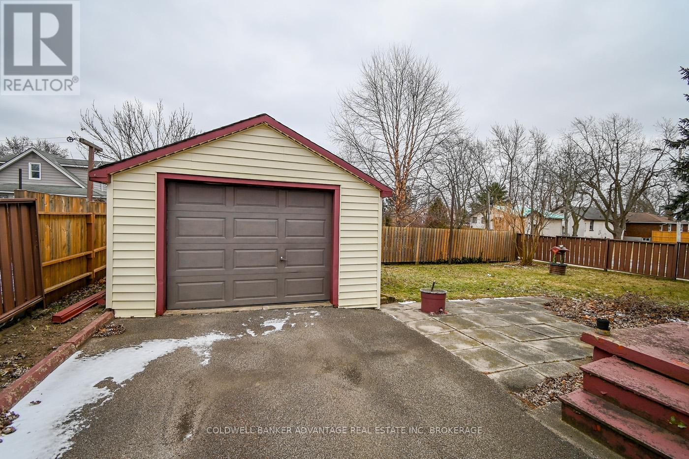 121 St. Augustine Avenue, Welland (772 - Broadway), Ontario  L3C 2K8 - Photo 5 - X11919397