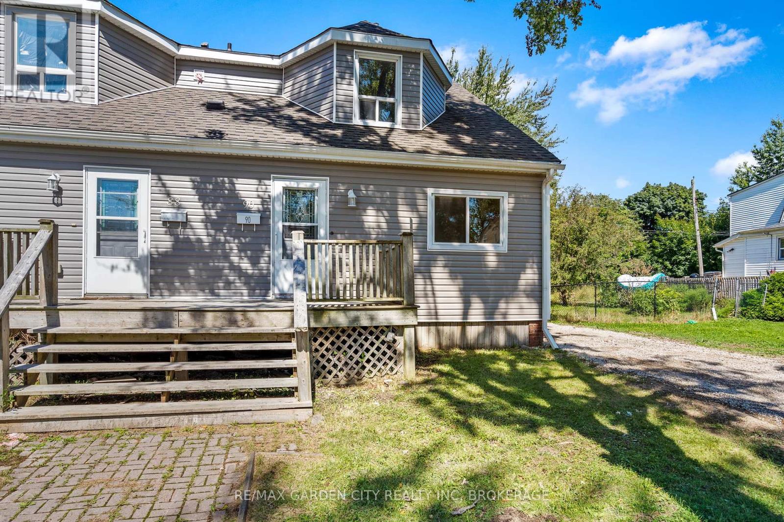 90 First Street, Welland (773 - Lincoln/crowland), Ontario  L3B 4R7 - Photo 3 - X11925393