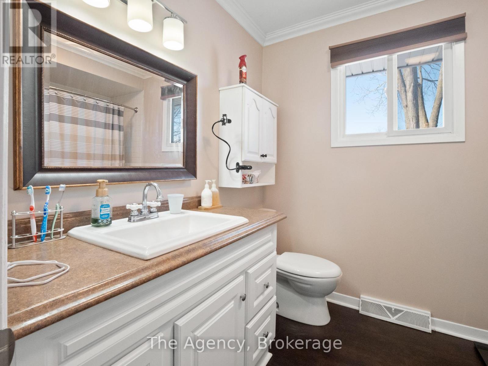 24 Gladys Avenue, Welland (773 - Lincoln/crowland), Ontario  L3B 1G2 - Photo 12 - X11945413