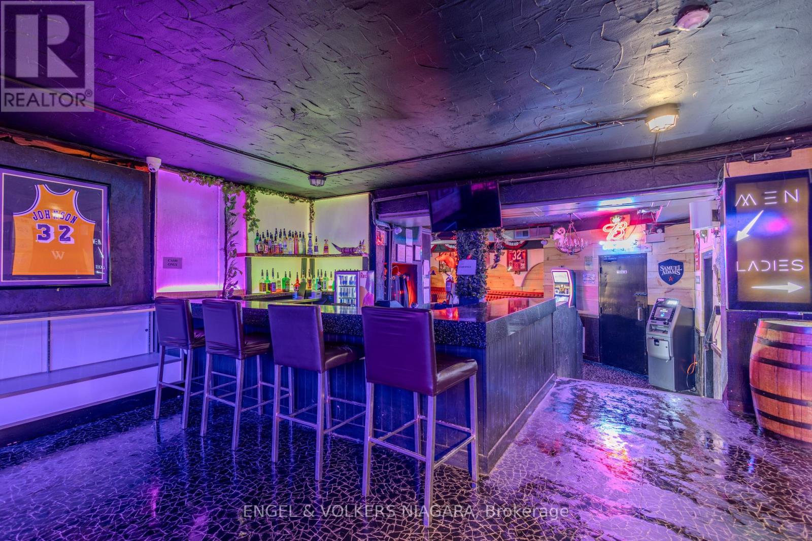 5355 Ferry Street, Niagara Falls (214 - Clifton Hill), Ontario  L2G 1R8 - Photo 10 - X11947613