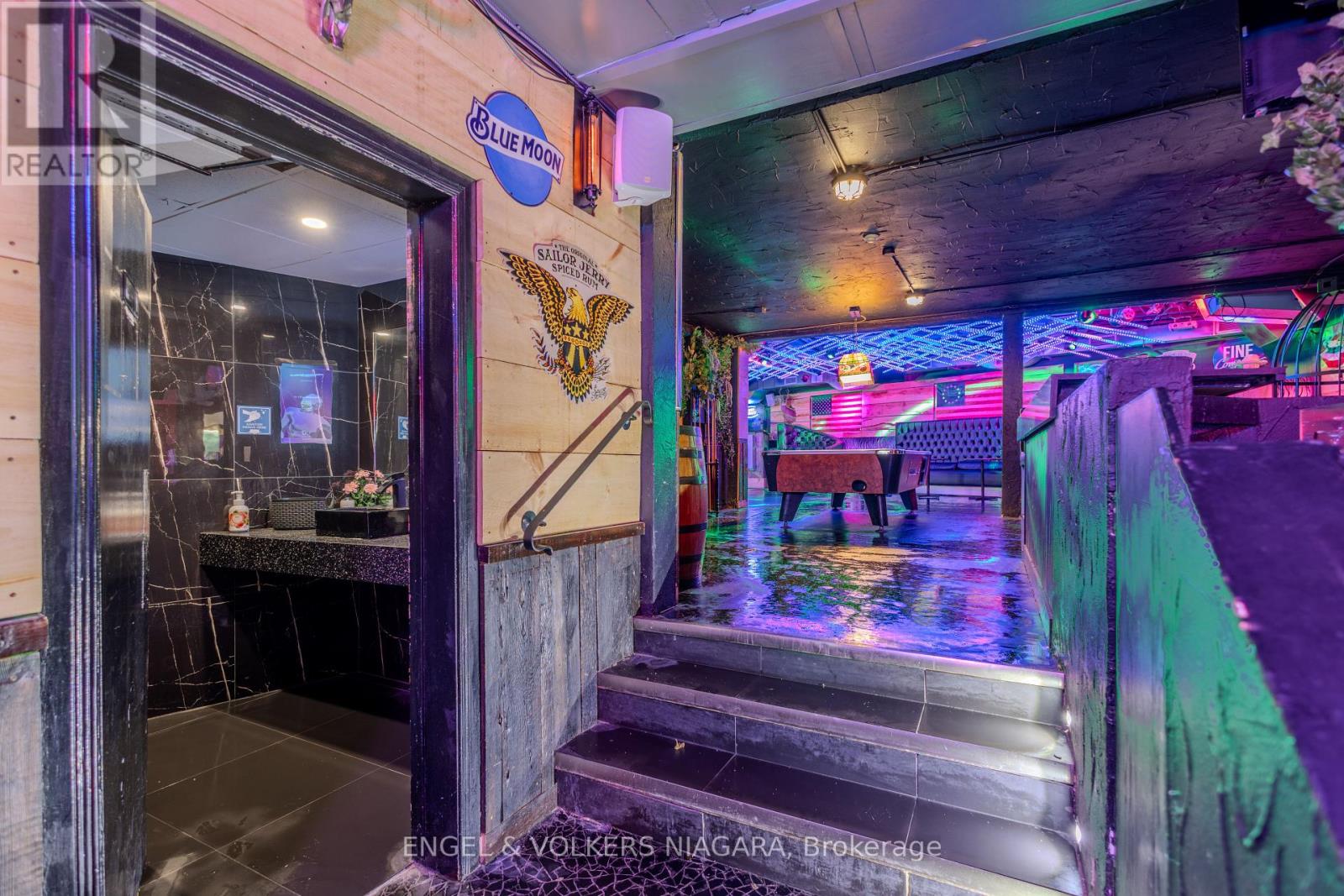 5355 Ferry Street, Niagara Falls (214 - Clifton Hill), Ontario  L2G 1R8 - Photo 4 - X11947613