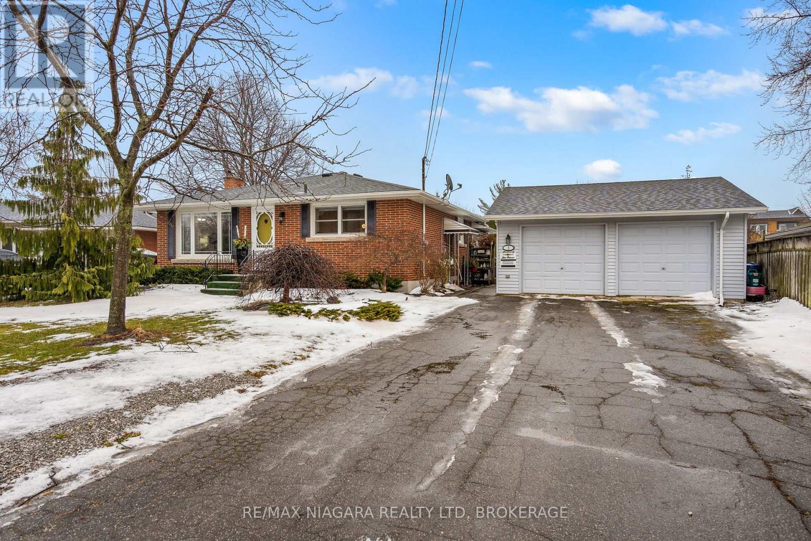 8 Henry Street, Niagara-On-The-Lake (108 - Virgil), Ontario  L0S 1J0 - Photo 3 - X11953549