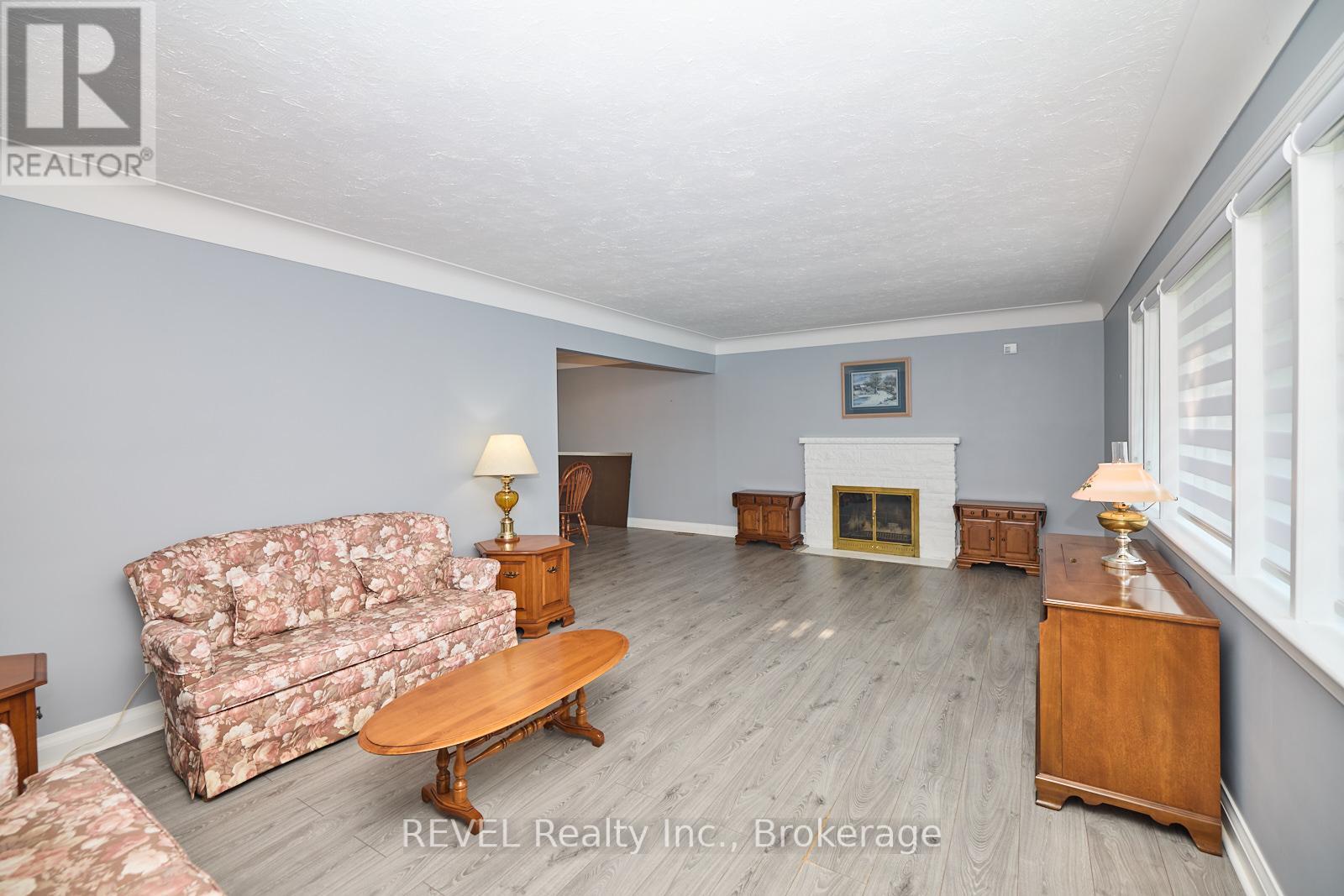 6361 Clare Crescent, Niagara Falls (216 - Dorchester), Ontario  L2G 2C9 - Photo 5 - X11956426