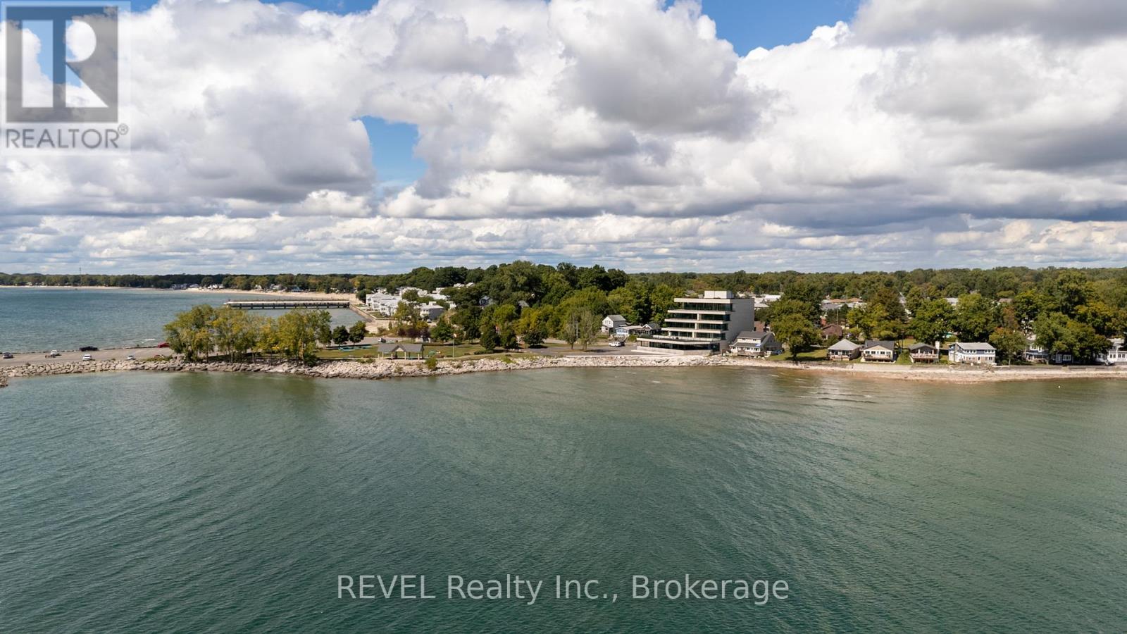 3819 Terrace Lane, Fort Erie (337 - Crystal Beach), Ontario  L0S 1B0 - Photo 2 - X11960321