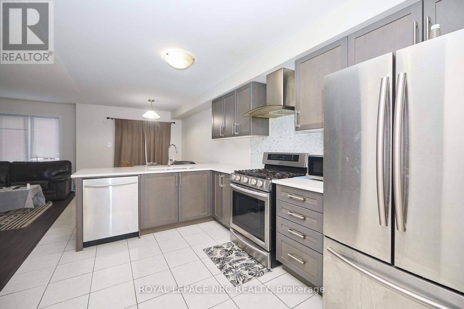 7782 White Pine Crescent, Niagara Falls (222 - Brown), Ontario  L2H 3R4 - Photo 6 - X11962281