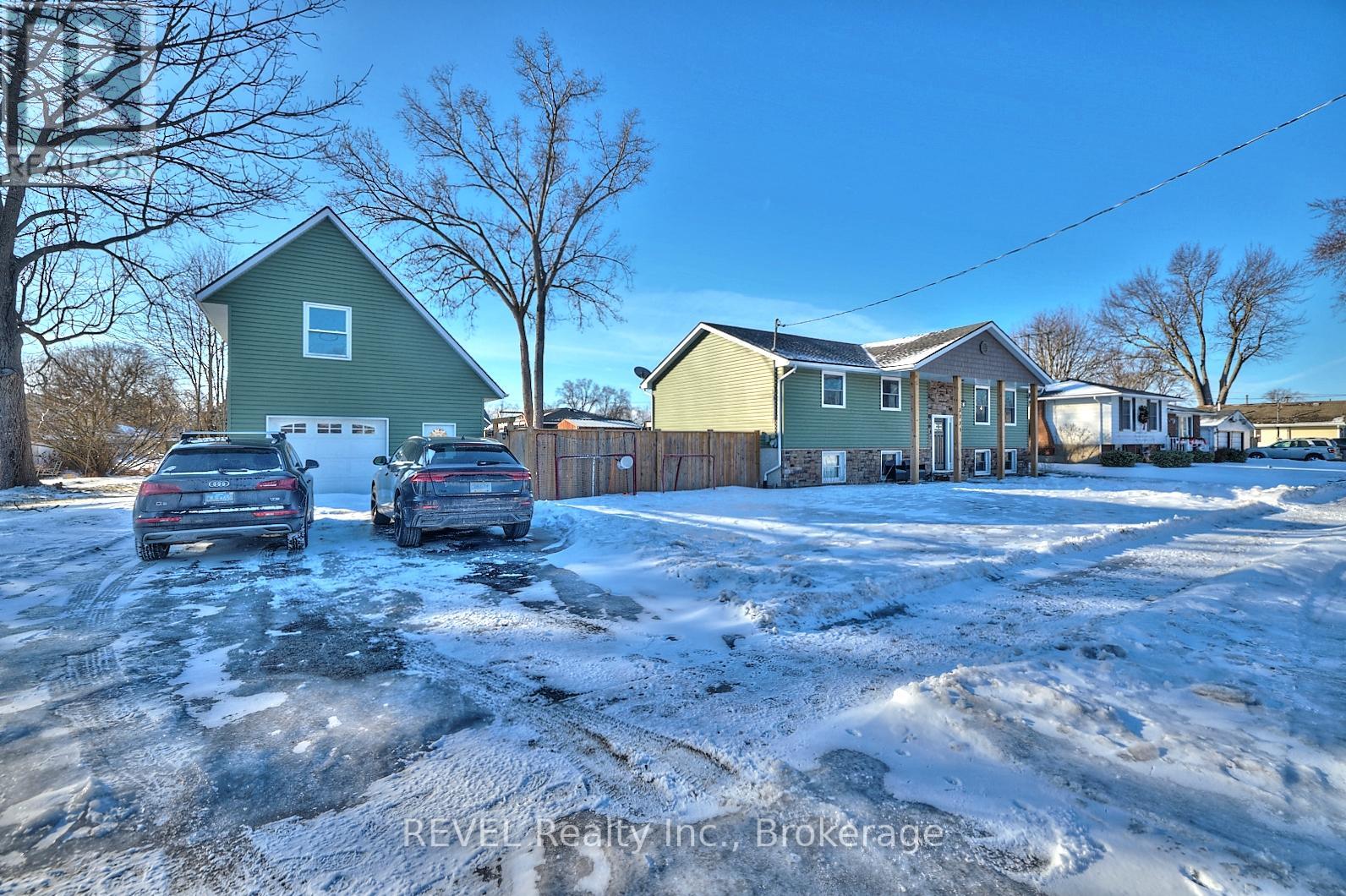 3771 Roxborough Avenue, Fort Erie (337 - Crystal Beach), Ontario  L0S 1B0 - Photo 4 - X11967183