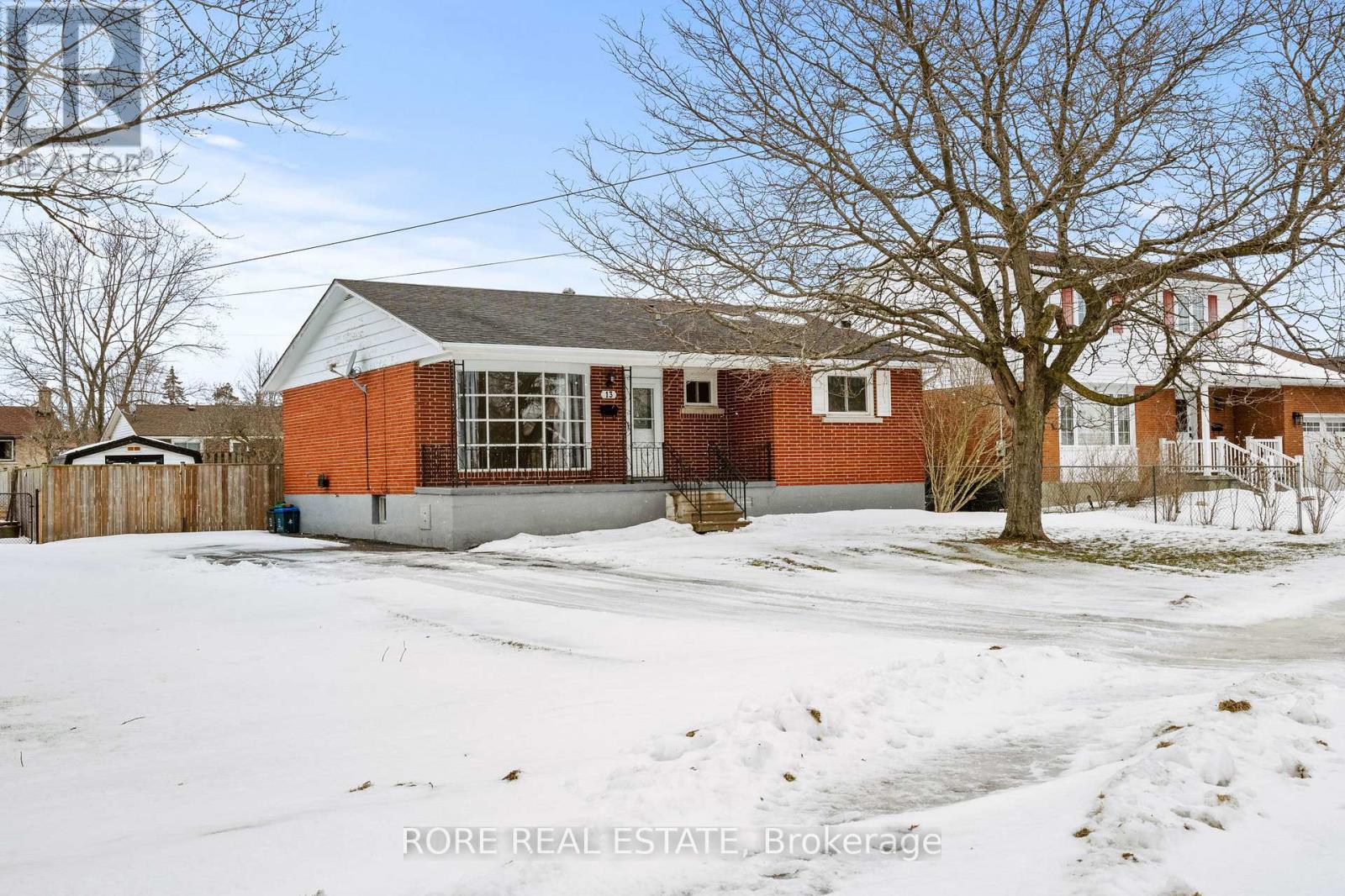 13 King Street, Fort Erie (333 - Lakeshore), Ontario  L2A 3Z3 - Photo 3 - X11973547