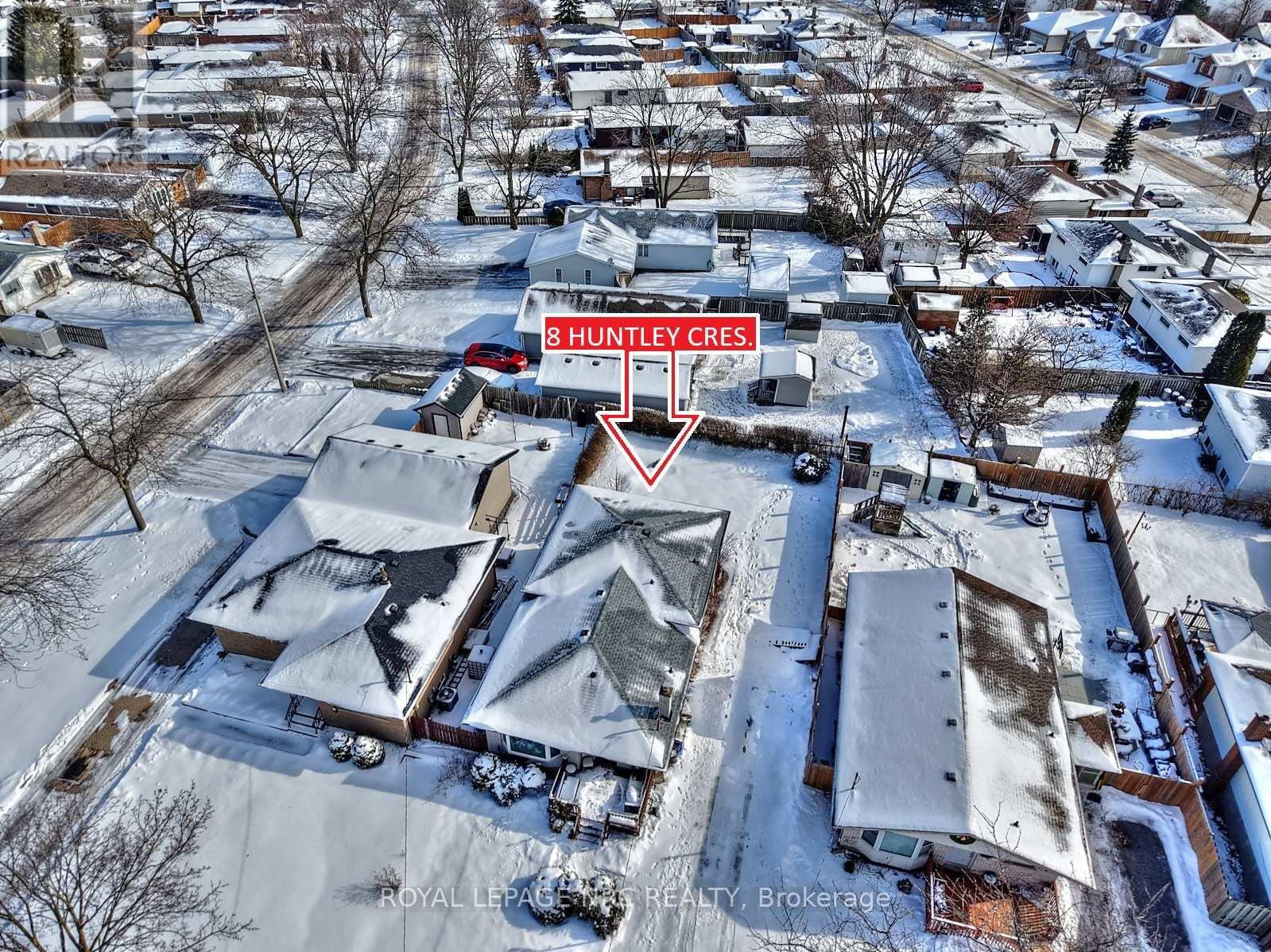 8 Huntley Crescent, St. Catharines (444 - Carlton/bunting), Ontario  L2M 6E6 - Photo 2 - X11973919