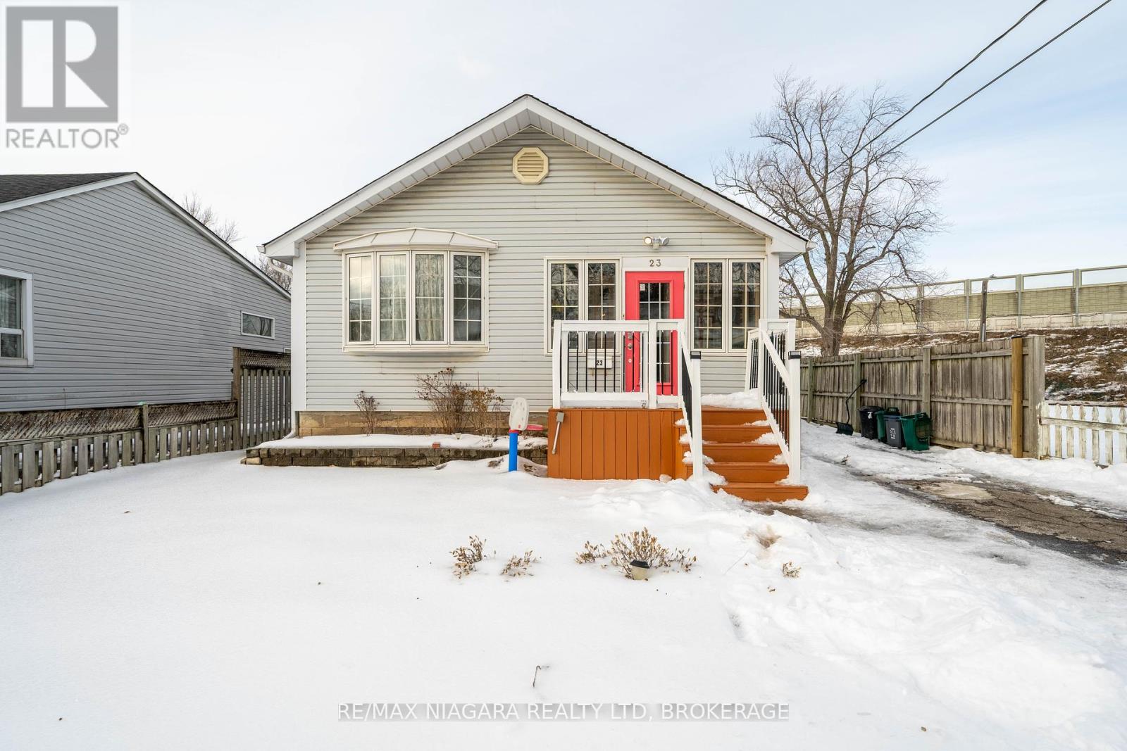 23 LANCASTER AVENUE, st. catharines (450 - e. chester), Ontario