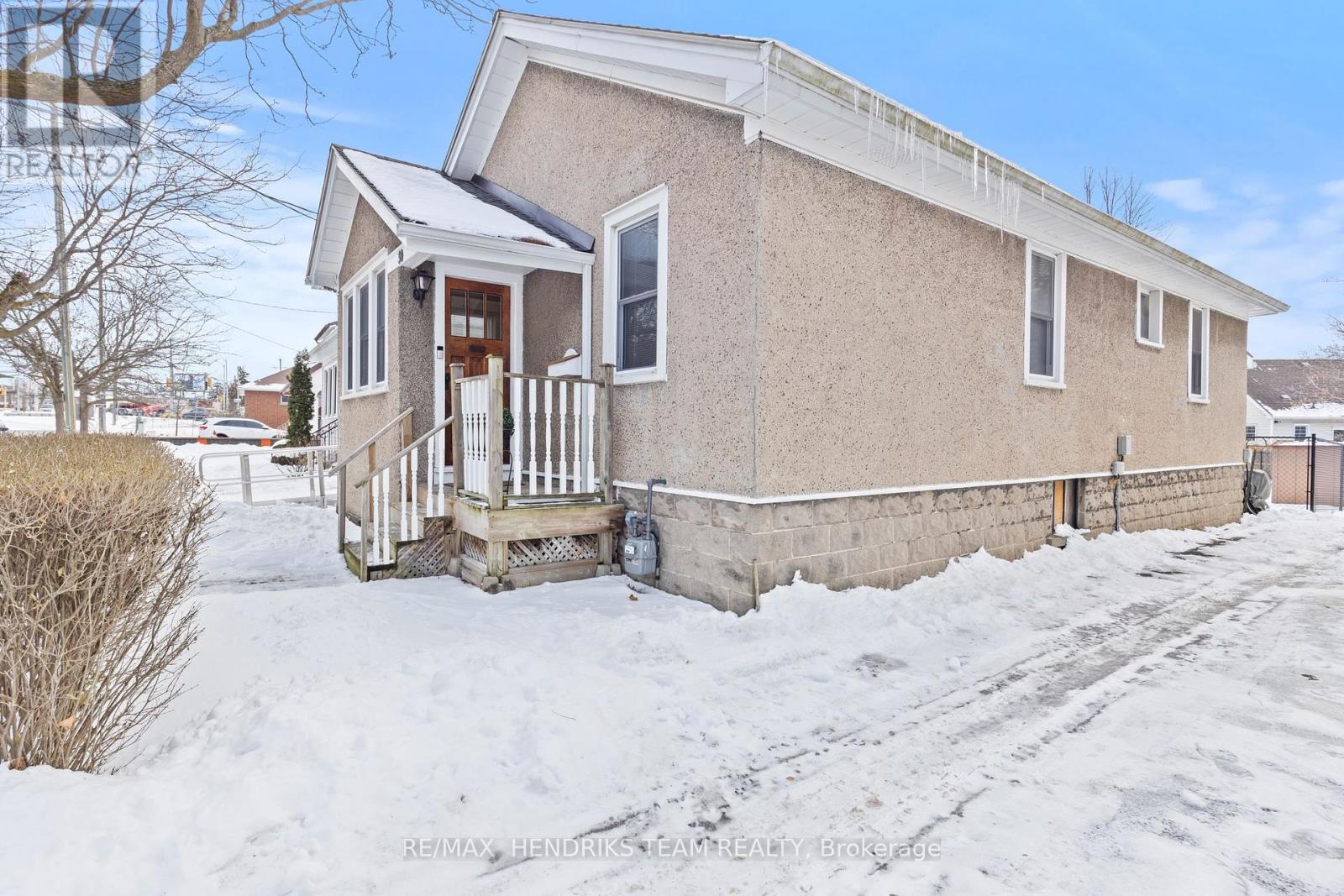 30 Eastchester Avenue, St. Catharines (450 - E. Chester), Ontario  L2P 2V6 - Photo 3 - X11979402