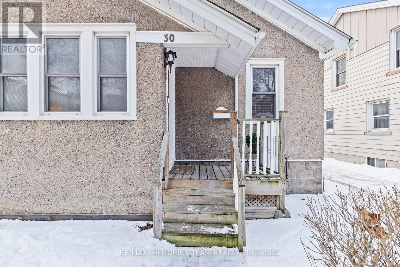 30 Eastchester Avenue, St. Catharines (450 - E. Chester), Ontario  L2P 2V6 - Photo 4 - X11979402