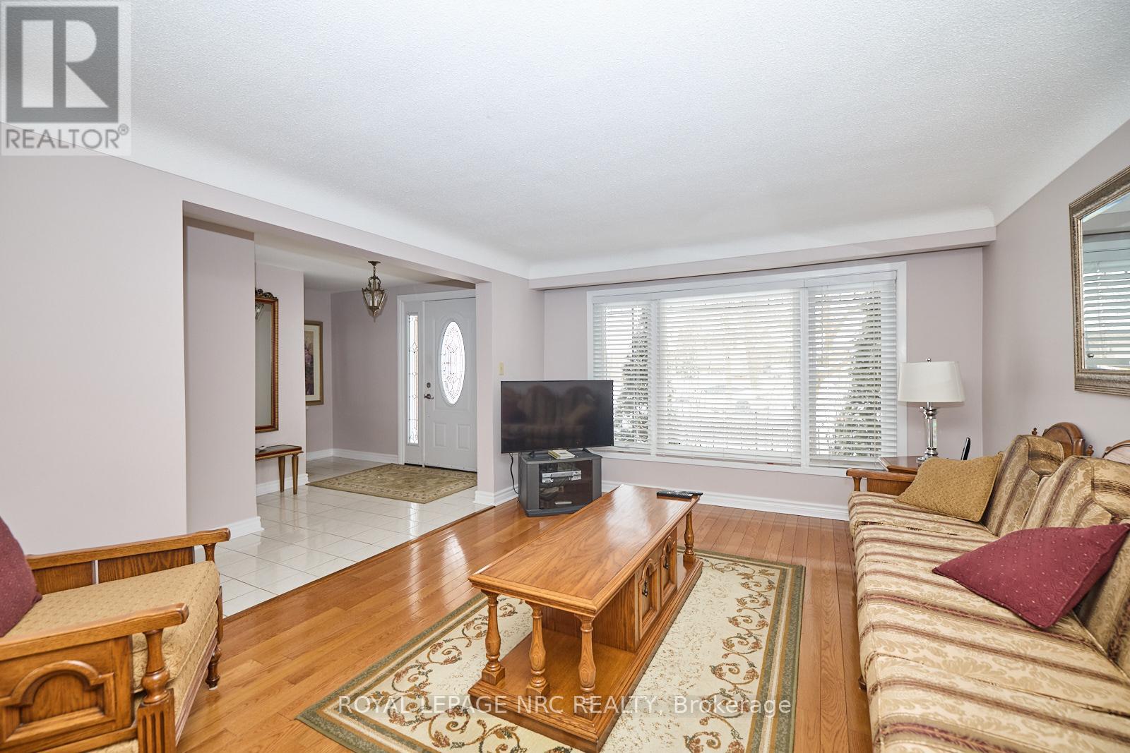 63 Adel Drive, St. Catharines (444 - Carlton/bunting), Ontario  L2M 3W9 - Photo 13 - X11981857