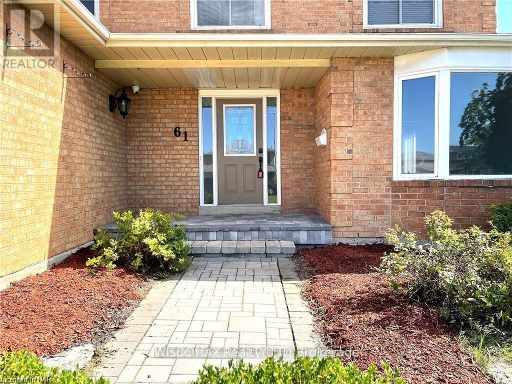 61 Barbican Trail, St. Catharines (460 - Burleigh Hill), Ontario  L2T 4A7 - Photo 2 - X11982028