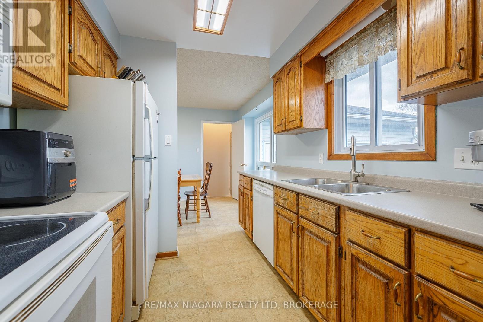 8420 Lamont Avenue, Niagara Falls, Ontario  L2G 6V8 - Photo 9 - X12044326