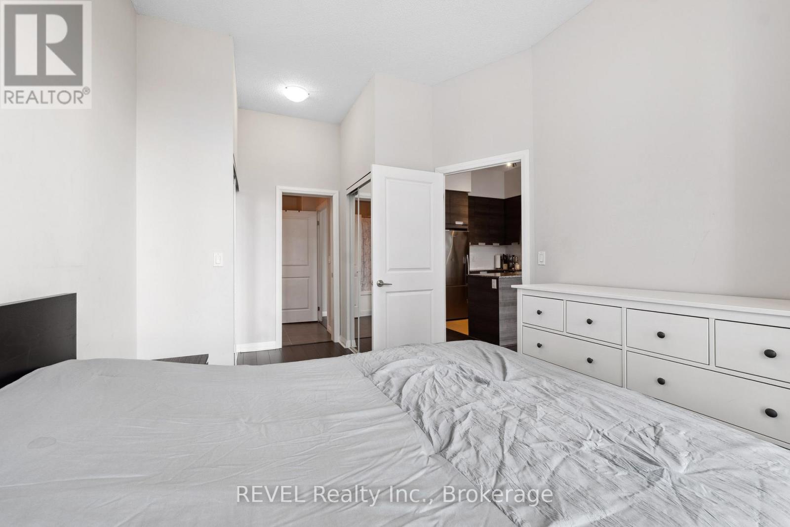 310 - 75 Eglinton Avenue W, Mississauga, Ontario  L5R 0E5 - Photo 10 - W12066678