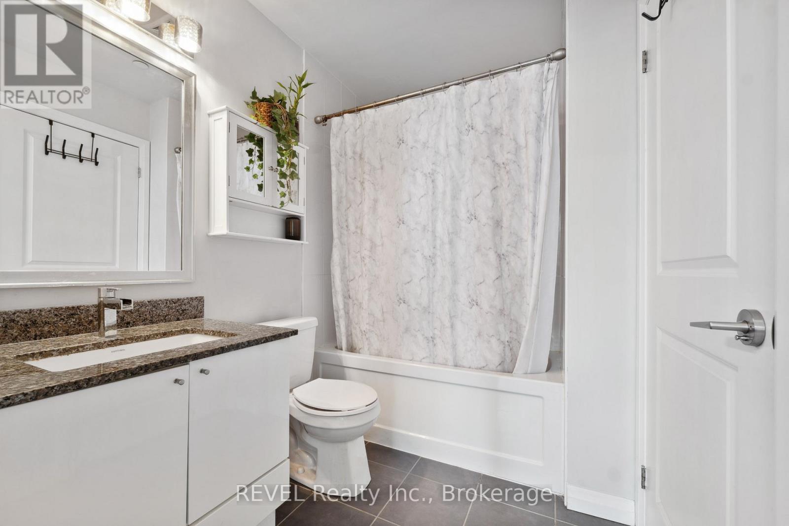 310 - 75 Eglinton Avenue W, Mississauga, Ontario  L5R 0E5 - Photo 11 - W12066678