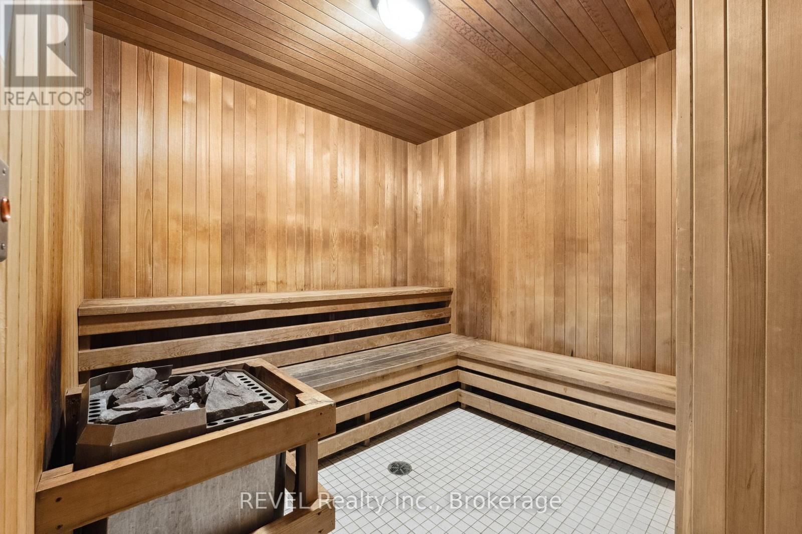 310 - 75 Eglinton Avenue W, Mississauga, Ontario  L5R 0E5 - Photo 19 - W12066678