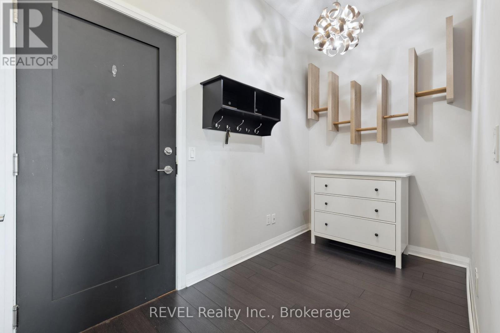 310 - 75 Eglinton Avenue W, Mississauga, Ontario  L5R 0E5 - Photo 2 - W12066678