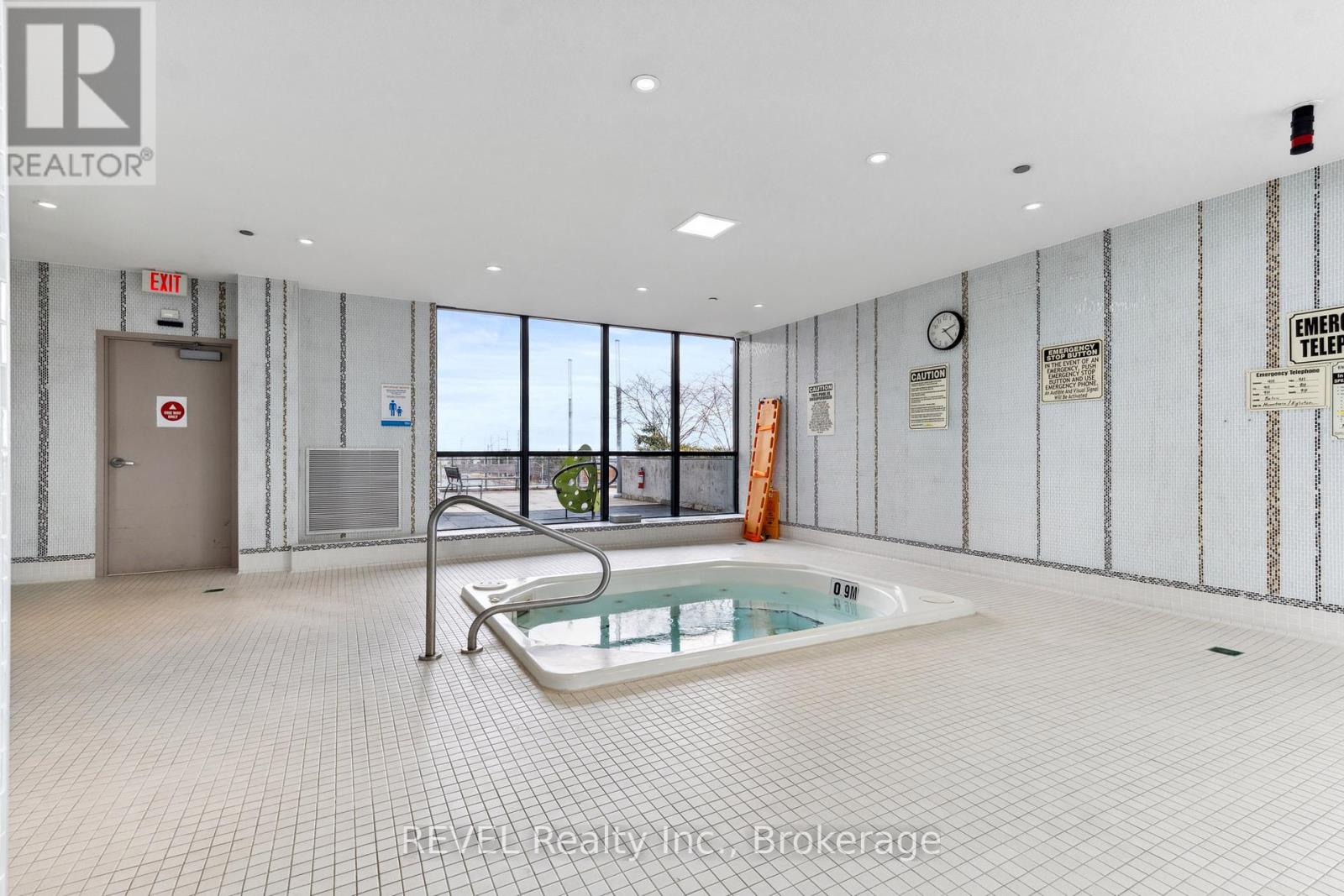 310 - 75 Eglinton Avenue W, Mississauga, Ontario  L5R 0E5 - Photo 21 - W12066678