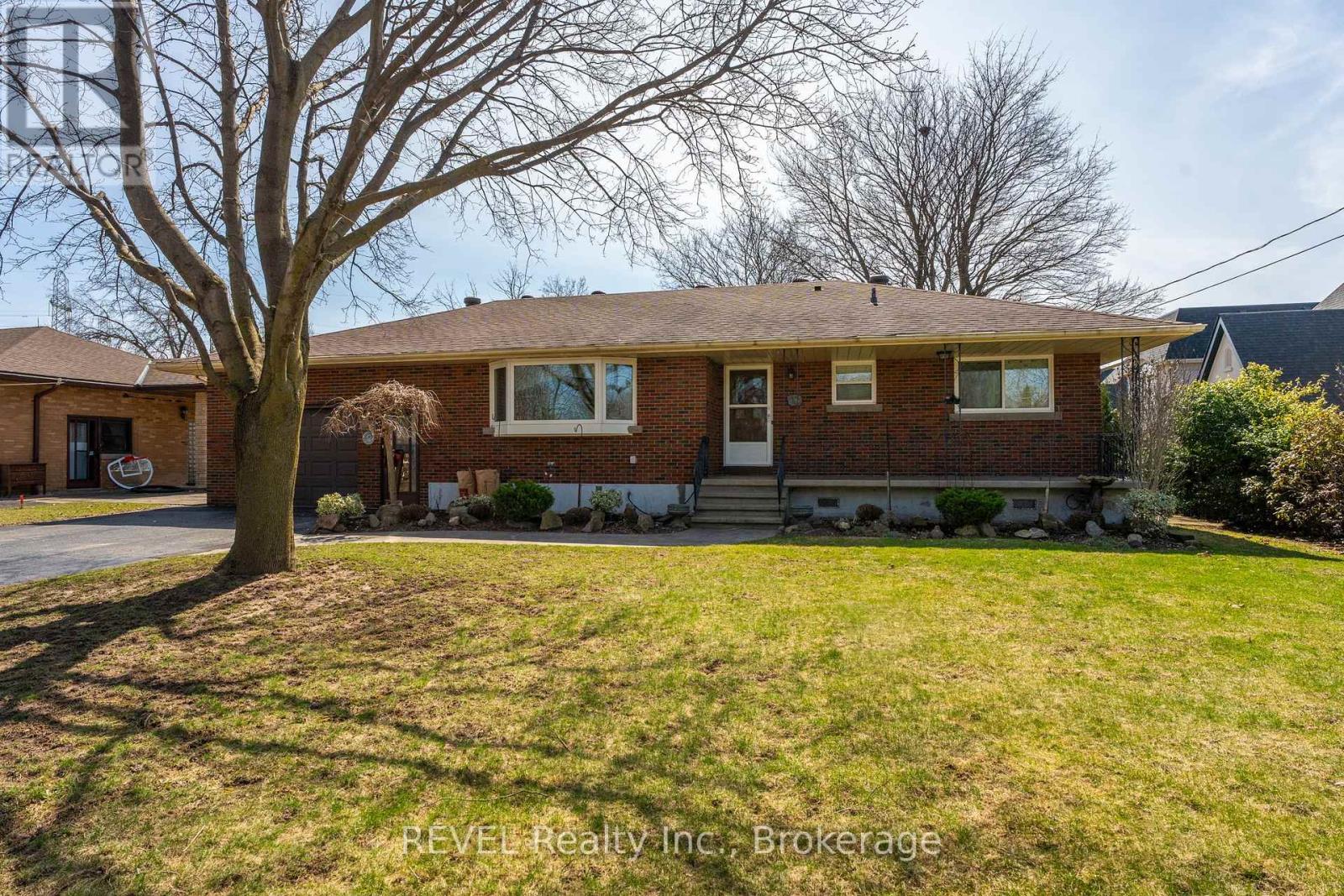 6398 Mountain Road, Niagara Falls, Ontario  L2E 6S4 - Photo 4 - X12068864