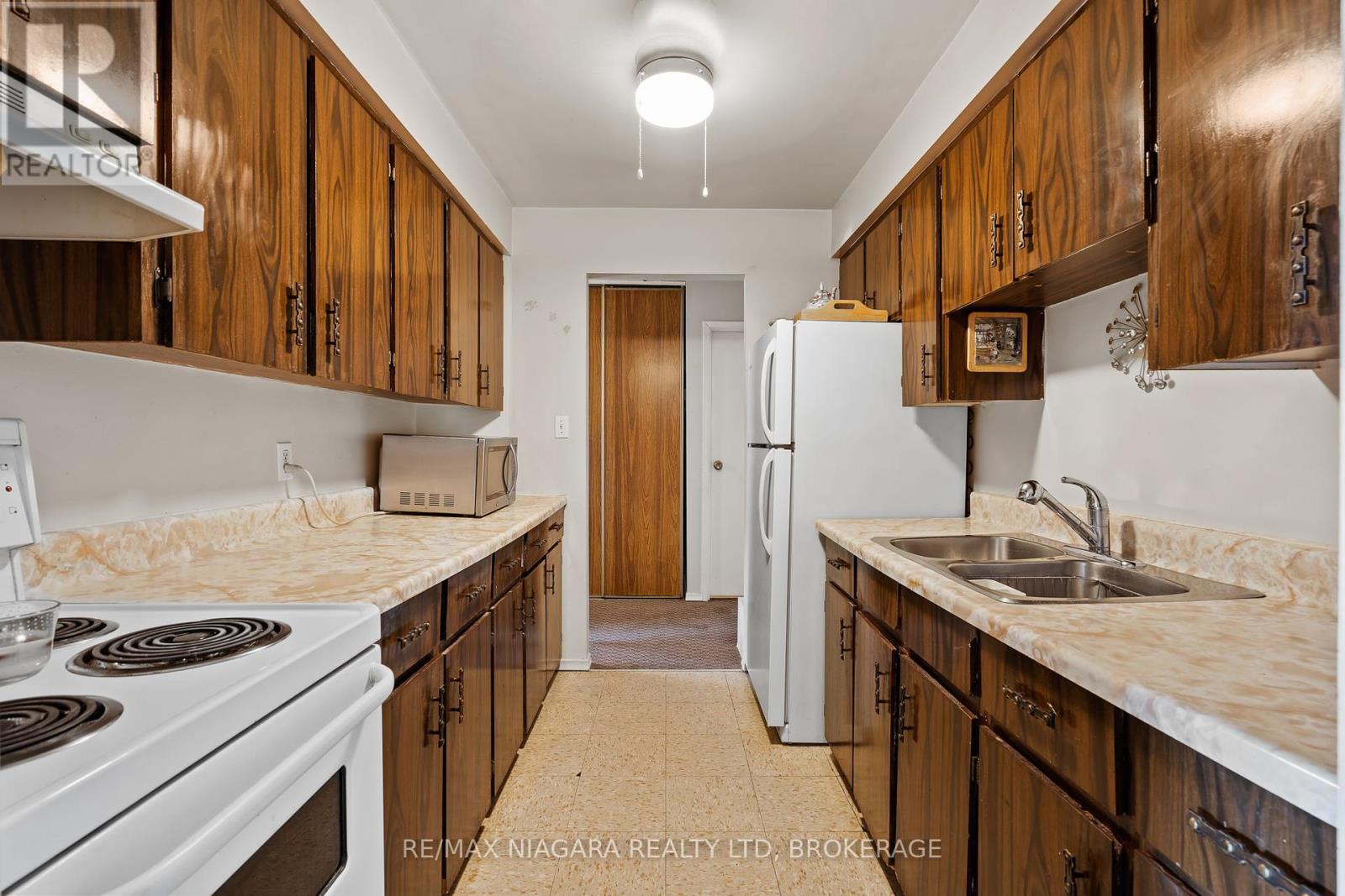 323 - 72 Main Street E, Port Colborne, Ontario  L3K 5Z8 - Photo 7 - X12086026