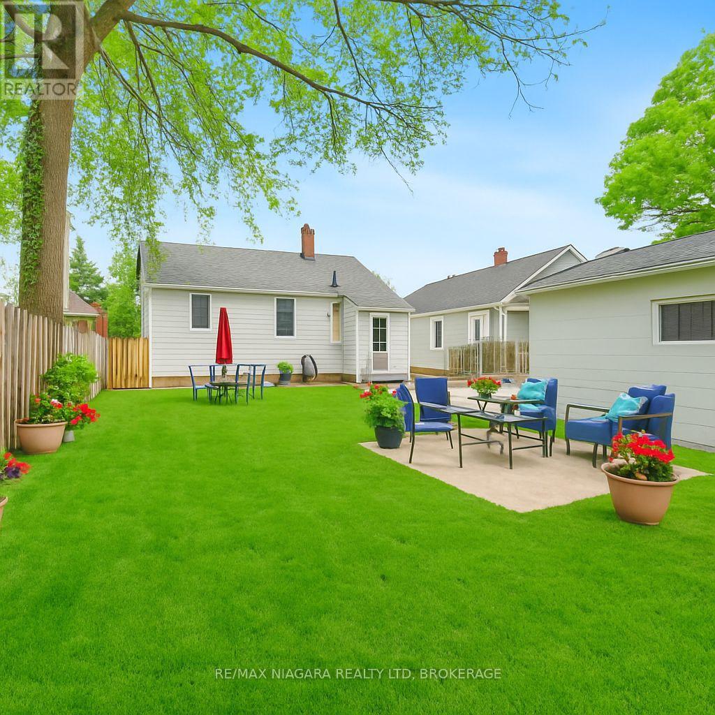 215 Phipps Street, Fort Erie, Ontario  L2A 2V4 - Photo 5 - X12103583