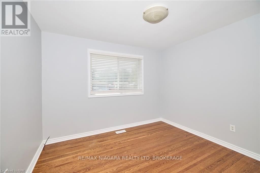 6933 Hagar Avenue, Niagara Falls, Ontario  L2G 5M6 - Photo 10 - X12105678