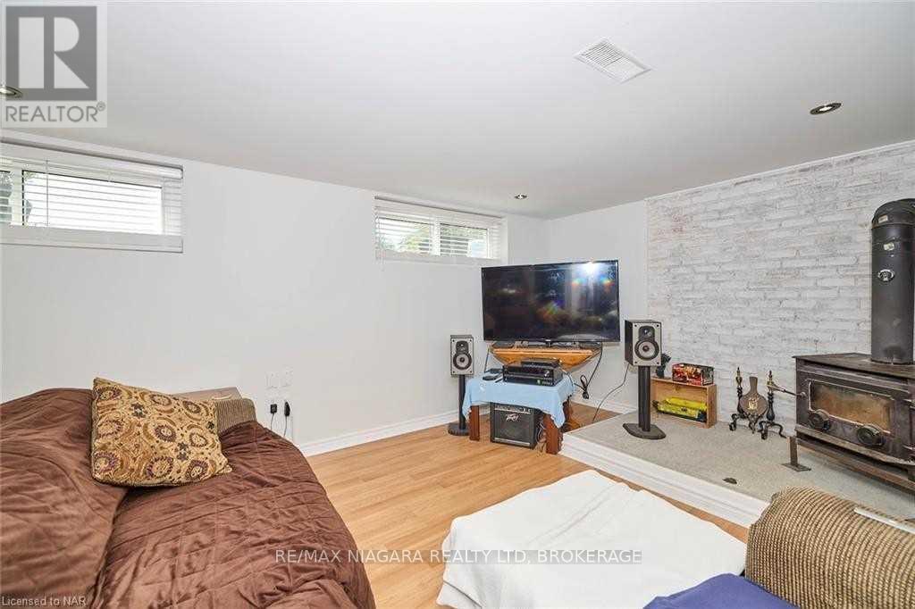 6933 Hagar Avenue, Niagara Falls, Ontario  L2G 5M6 - Photo 15 - X12105678